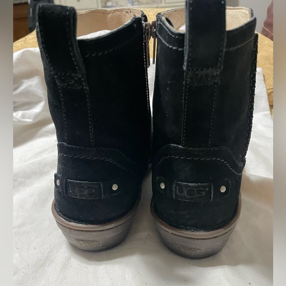 EUC UGG NEEVAH WOMEN BOOTS SUEDE BLACK US 8 - Picture 2 of 16